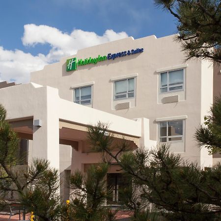 Holiday Inn Express & Suites Santa Fe Exterior photo