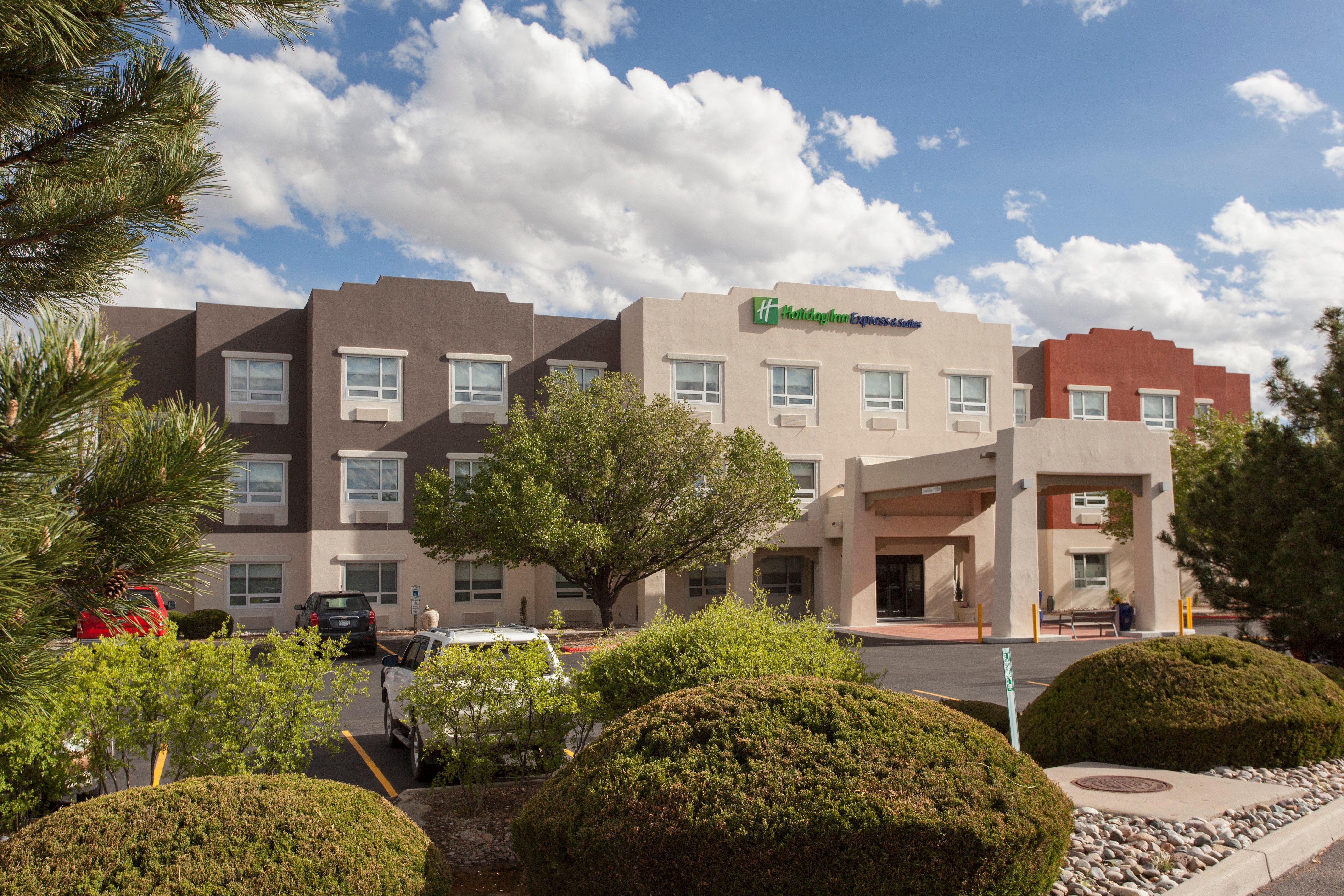 Holiday Inn Express & Suites Santa Fe Exterior photo