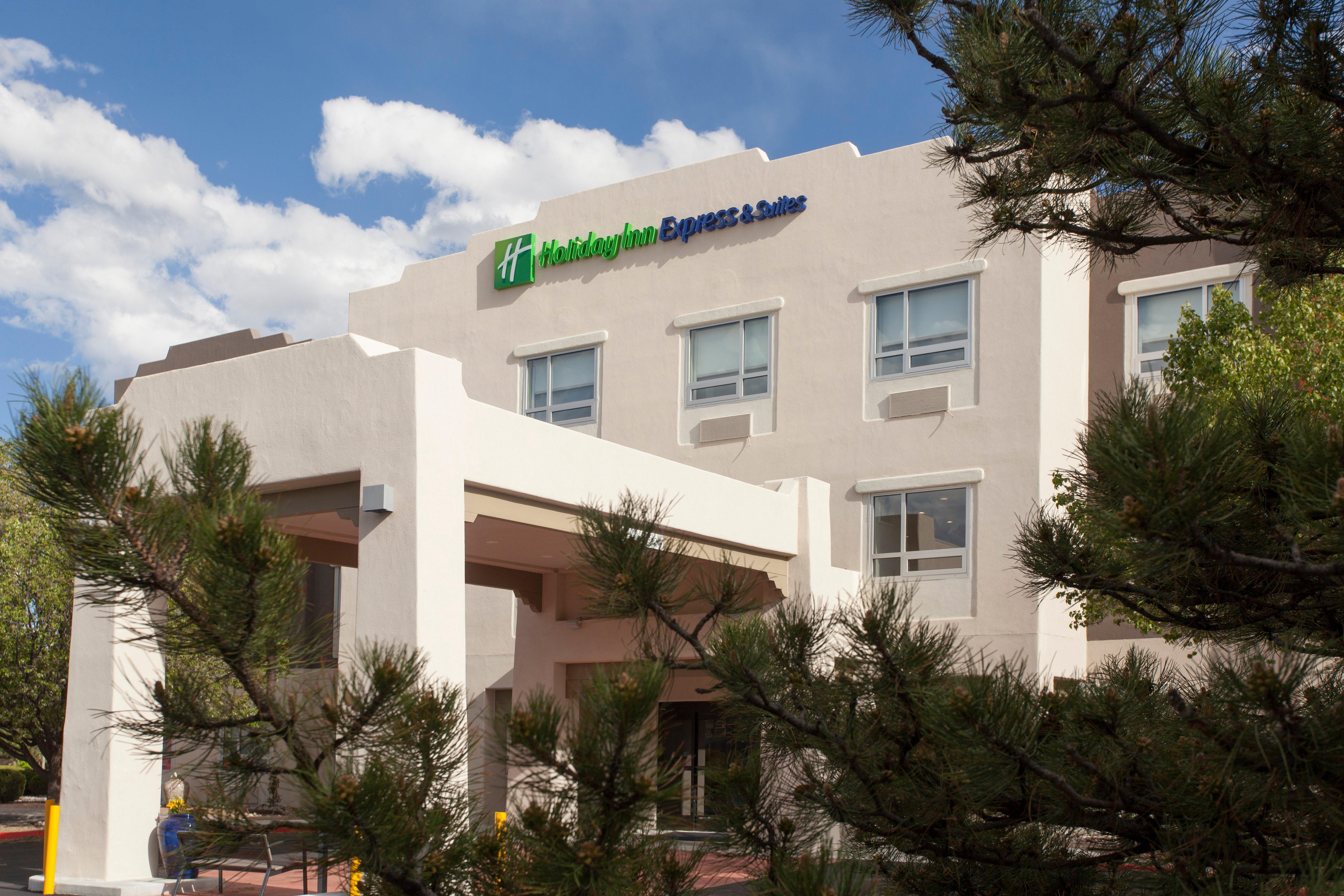 Holiday Inn Express & Suites Santa Fe Exterior photo