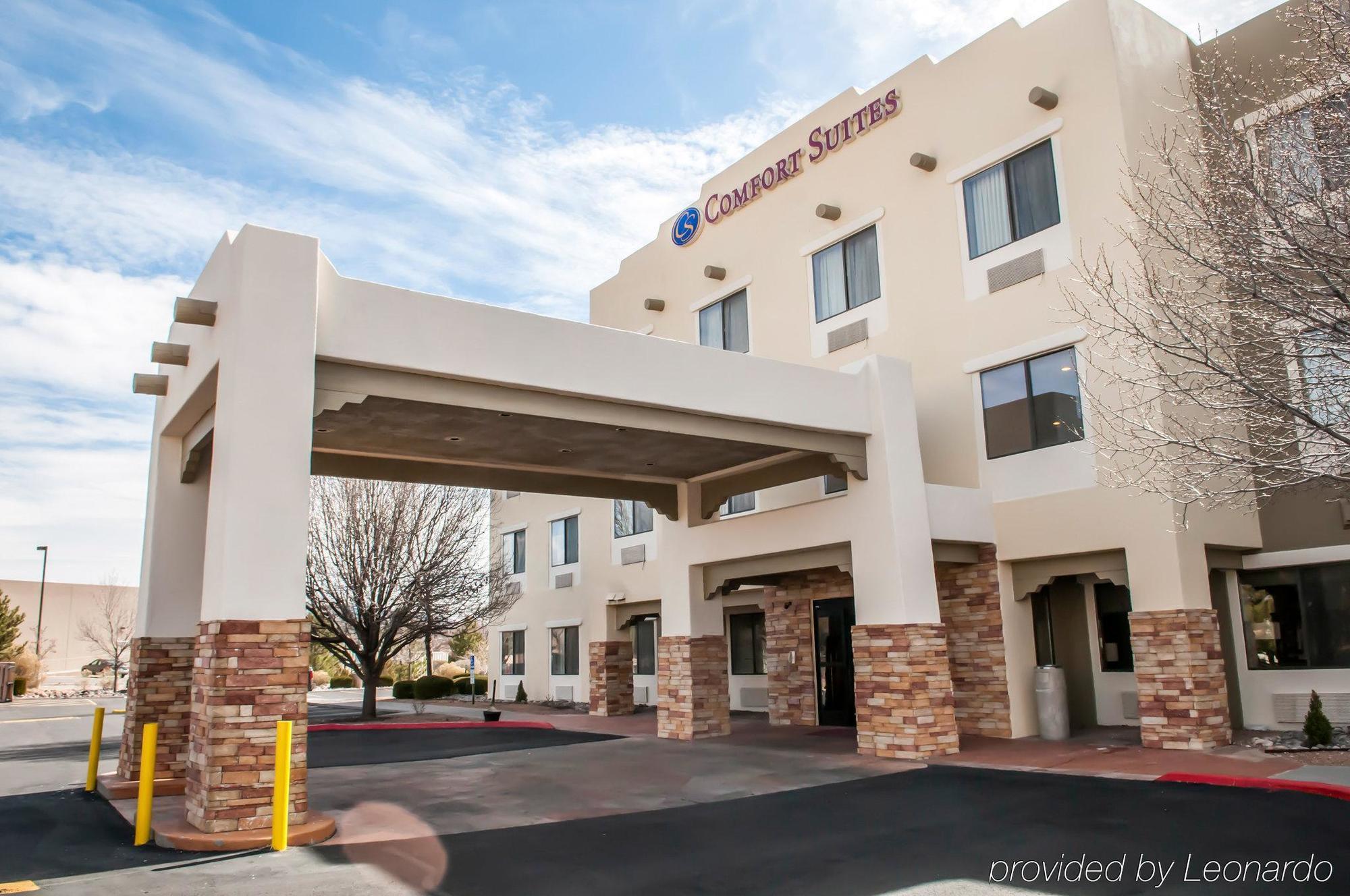 Holiday Inn Express & Suites Santa Fe Exterior photo