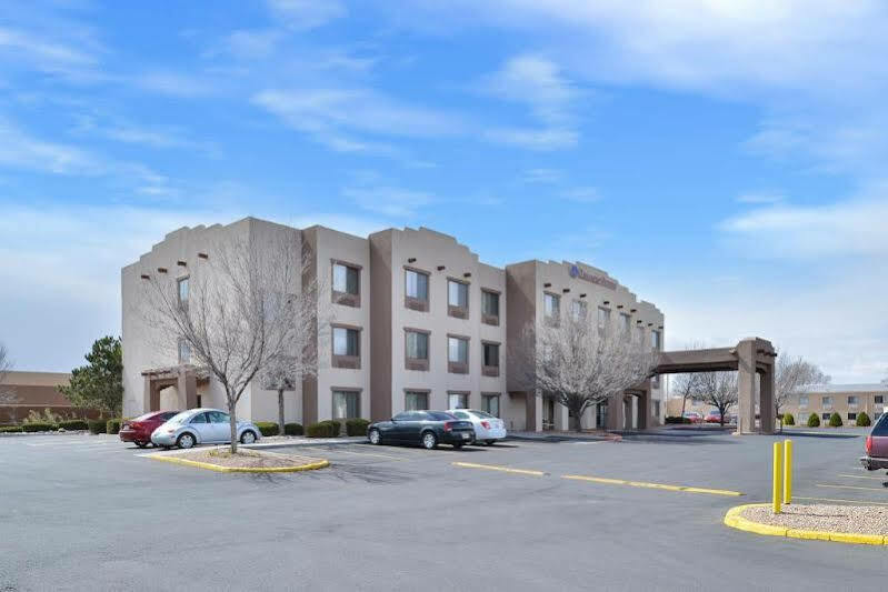 Holiday Inn Express & Suites Santa Fe Exterior photo